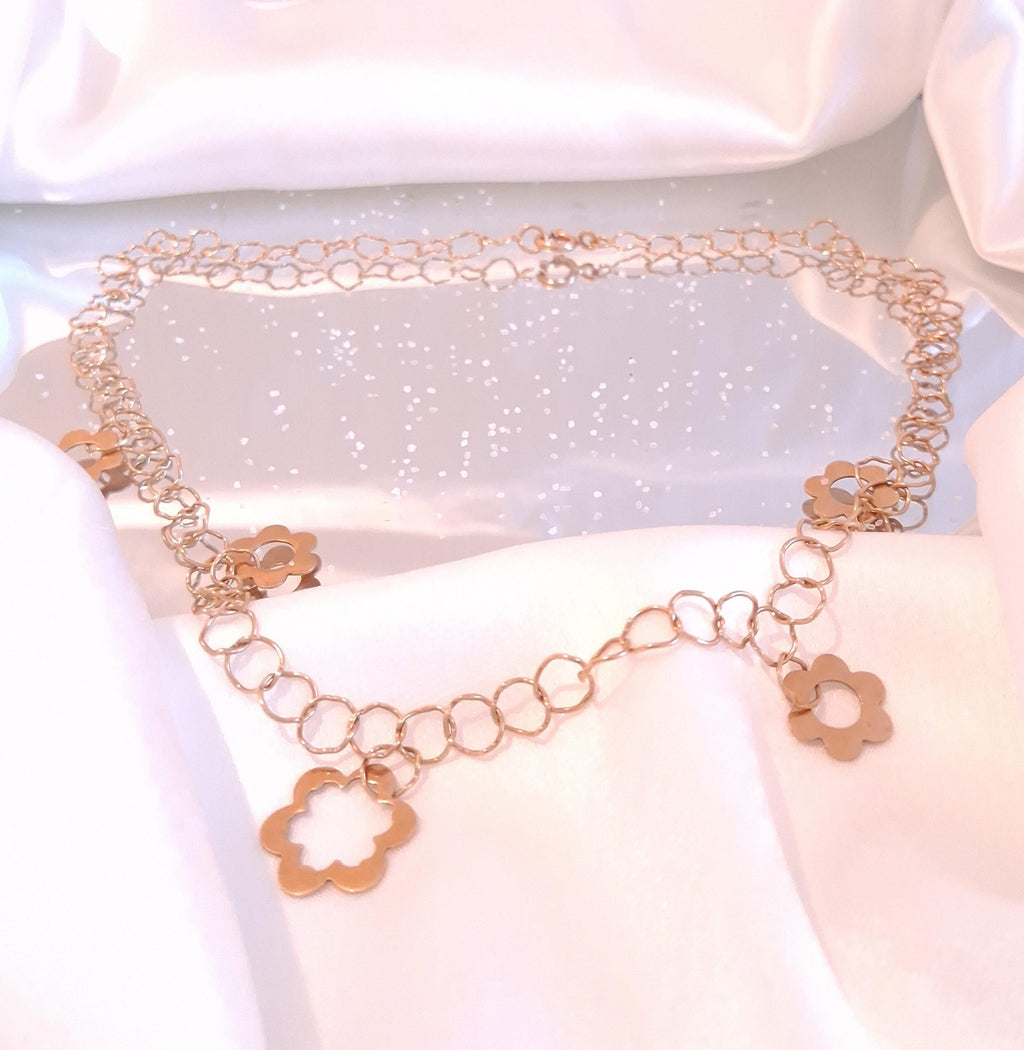 Gargantilha com chapas em forma de flor Ourivesaria Carlos Alberto