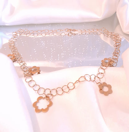 Gargantilha com chapas em forma de flor Ourivesaria Carlos Alberto