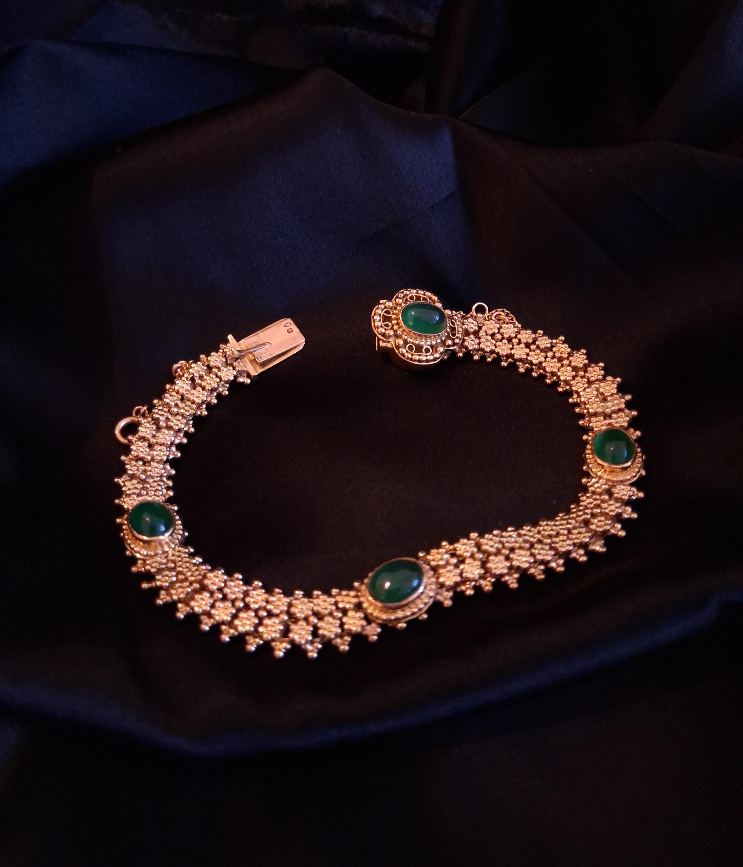 Pulseira com granitos e pedras verdes Ourivesaria Carlos Alberto