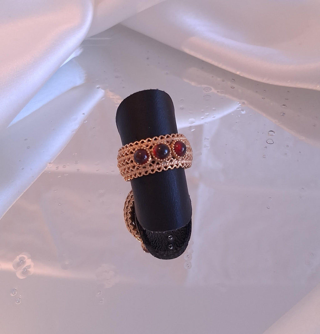 Anel em ouro com tres pedras Ourivesaria Carlos Alberto