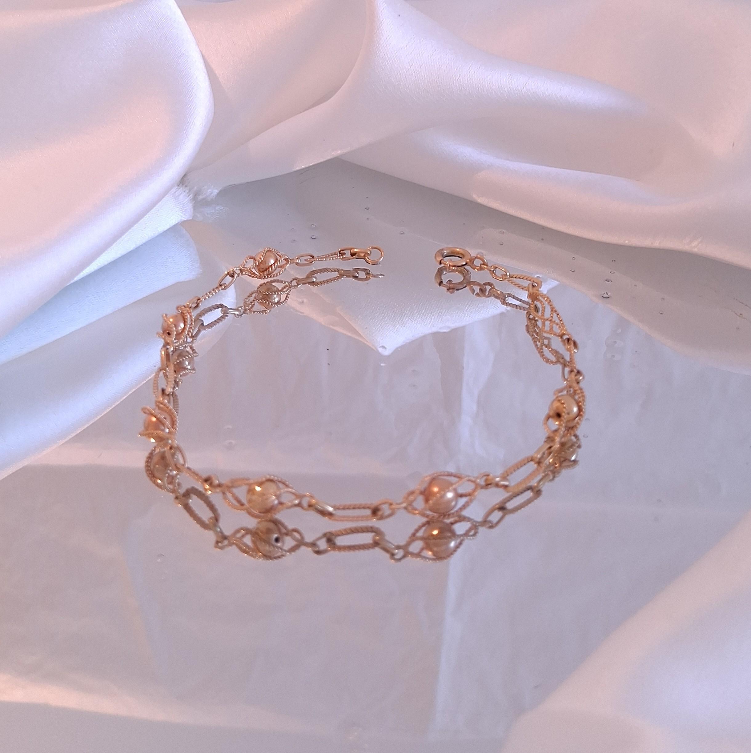 pulseira em elos com bolas no interior , em ouro