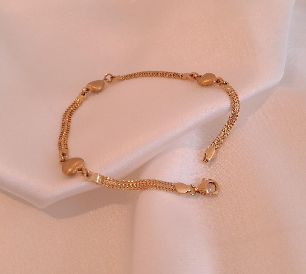 Pulseira em fita com corações , em ouro