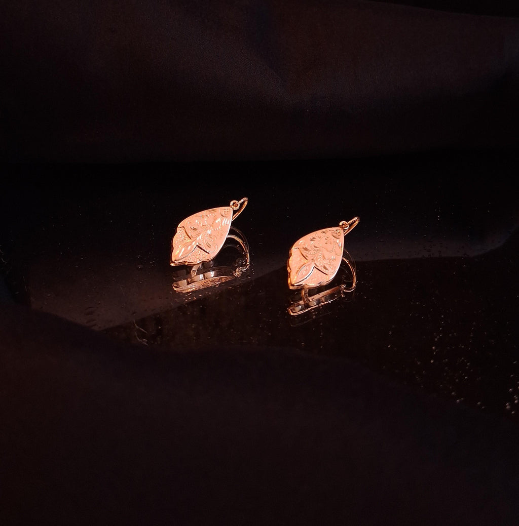 Brincos, c/ relevos , em ouro