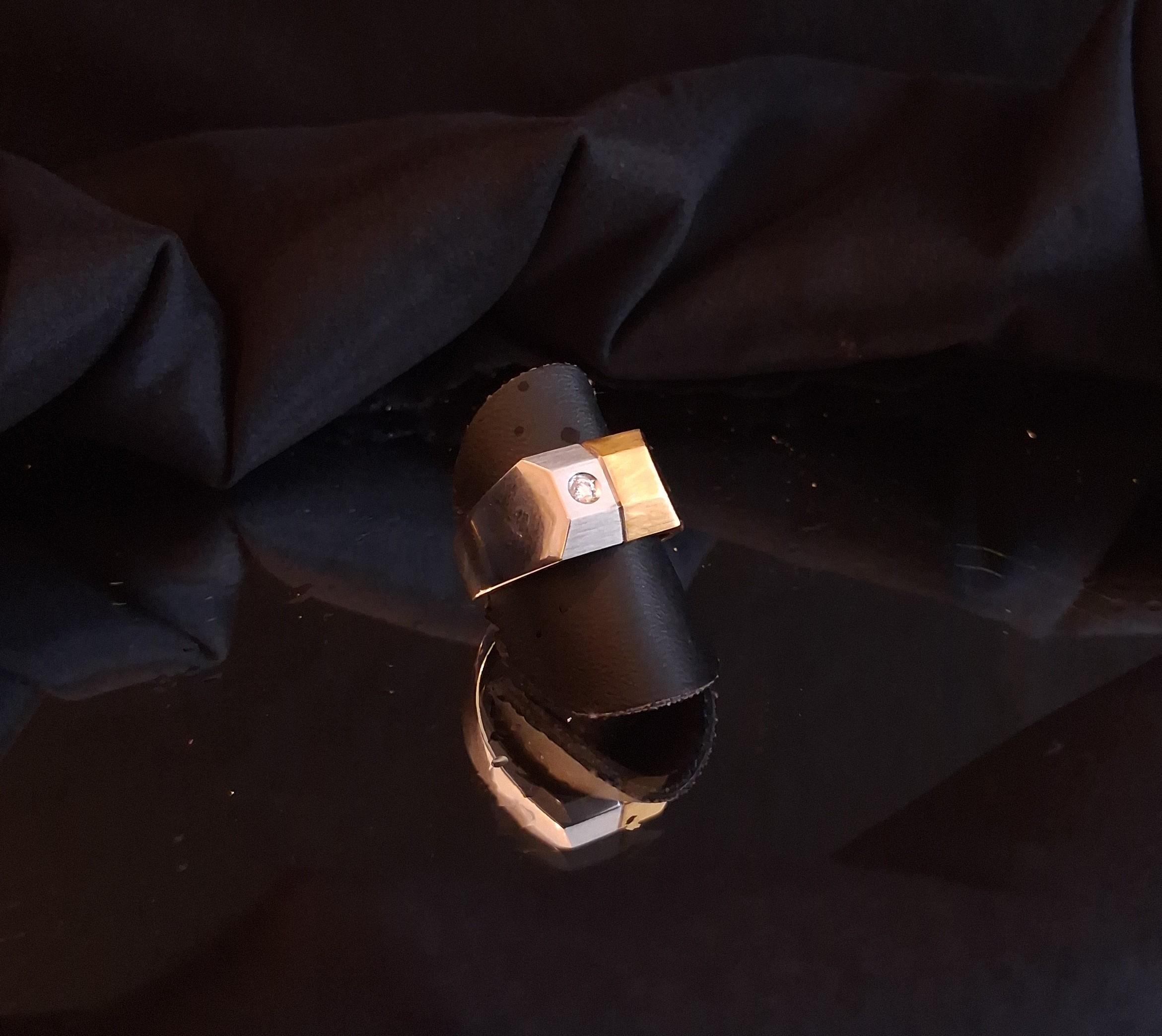 Anel em ouro branco e amarelo com diamante Ourivesaria Carlos Alberto