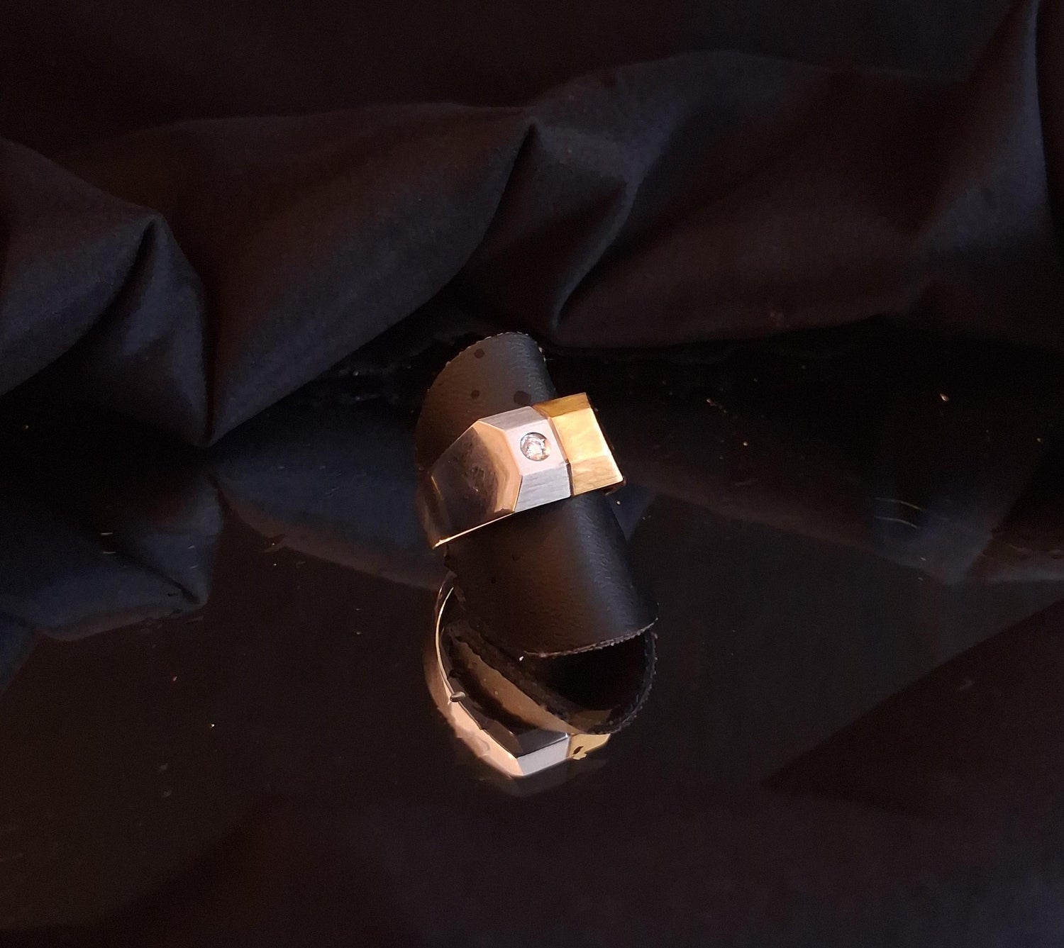 Anel em ouro branco e amarelo com diamante Ourivesaria Carlos Alberto