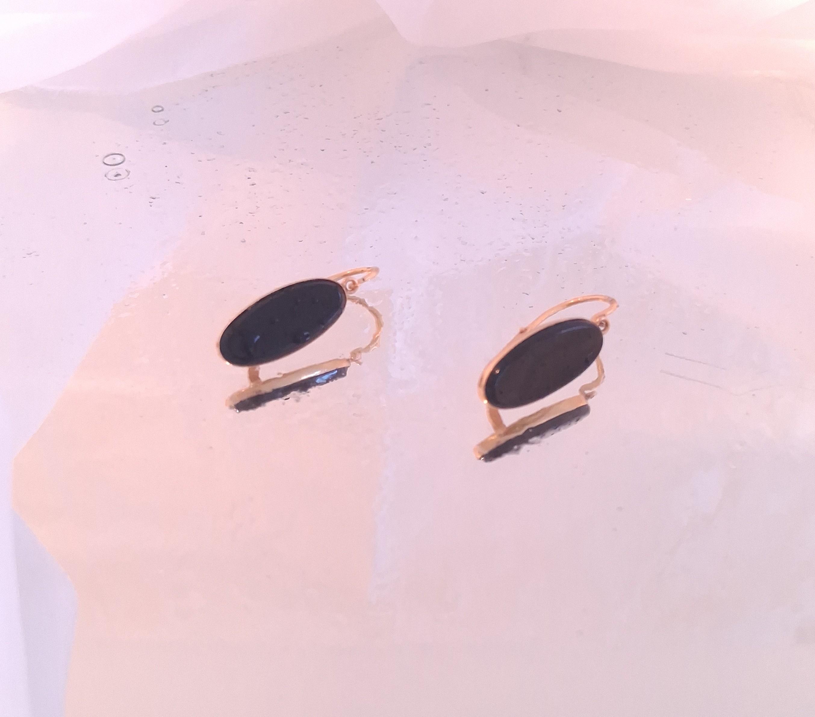 Brincos com pedras pretas, em ouro Ourivesaria Carlos Alberto