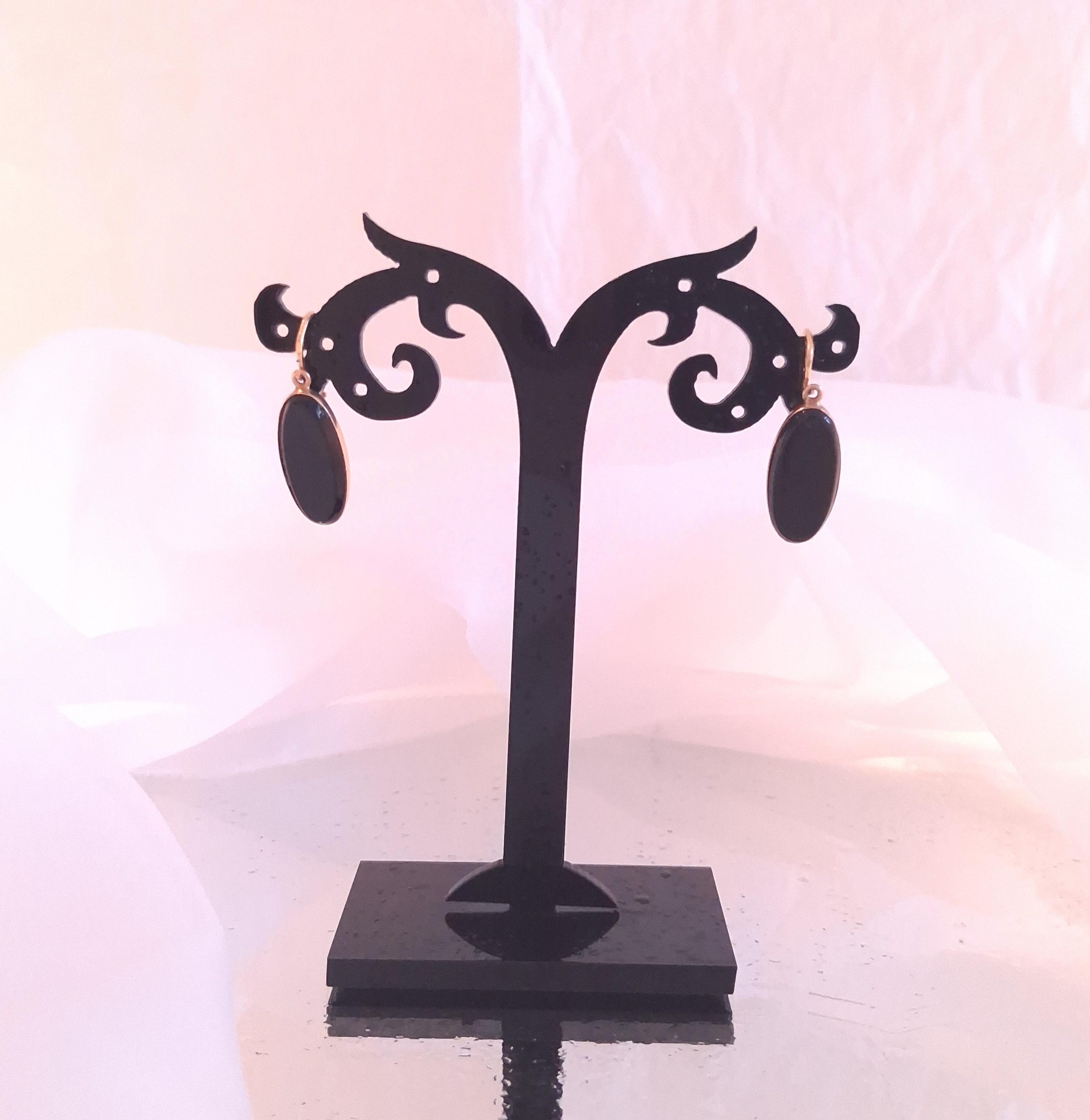 Brincos com pedras pretas, em ouro Ourivesaria Carlos Alberto