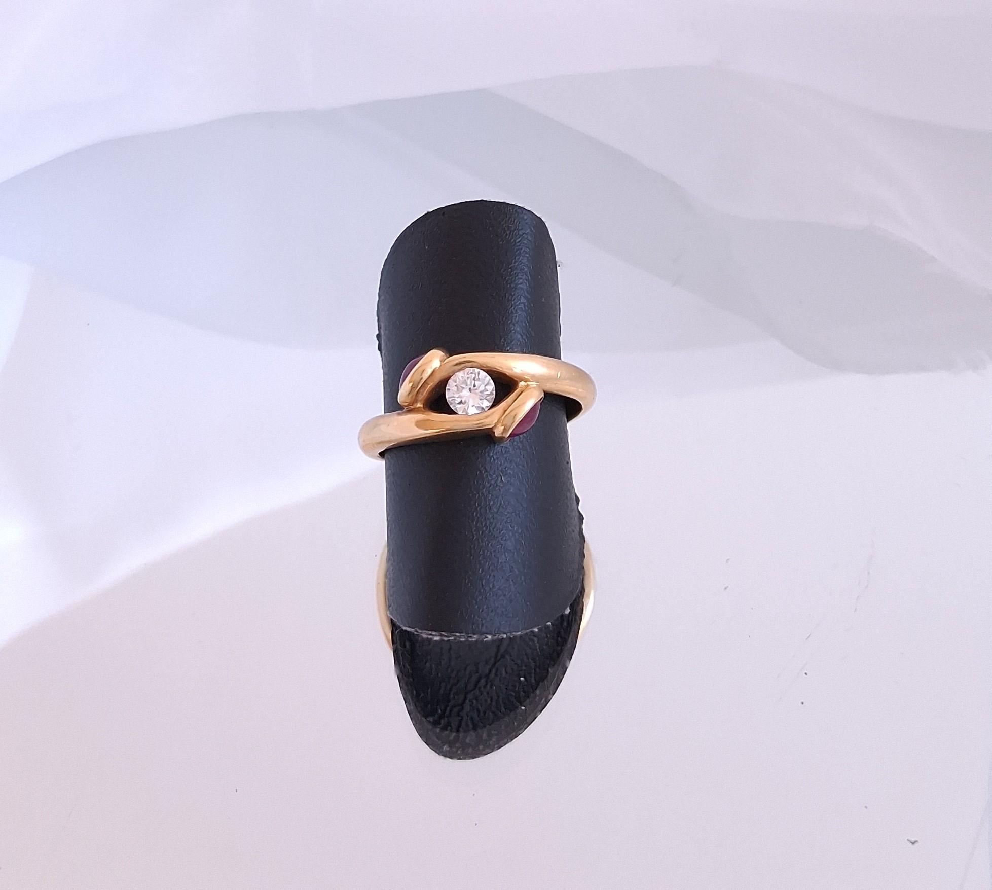 Anel com diamante e pedras vermelhas Ourivesaria Carlos Alberto