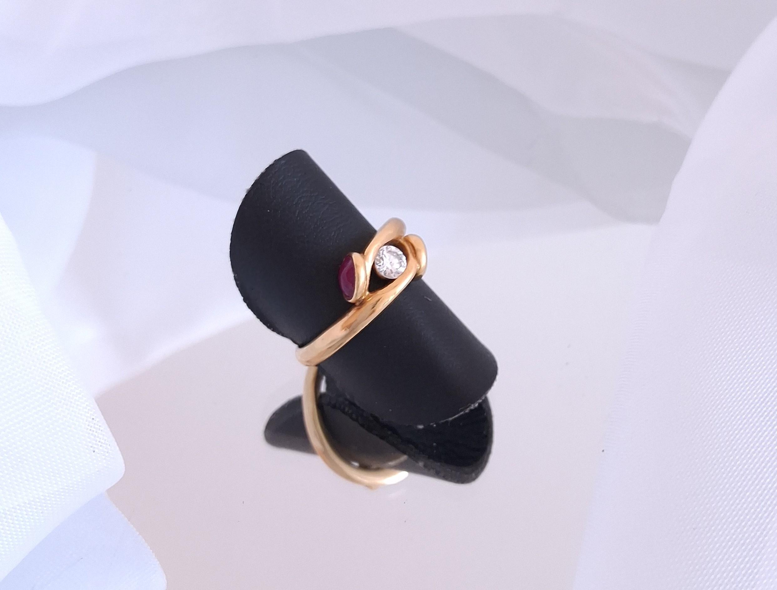 Anel com diamante e pedras vermelhas Ourivesaria Carlos Alberto