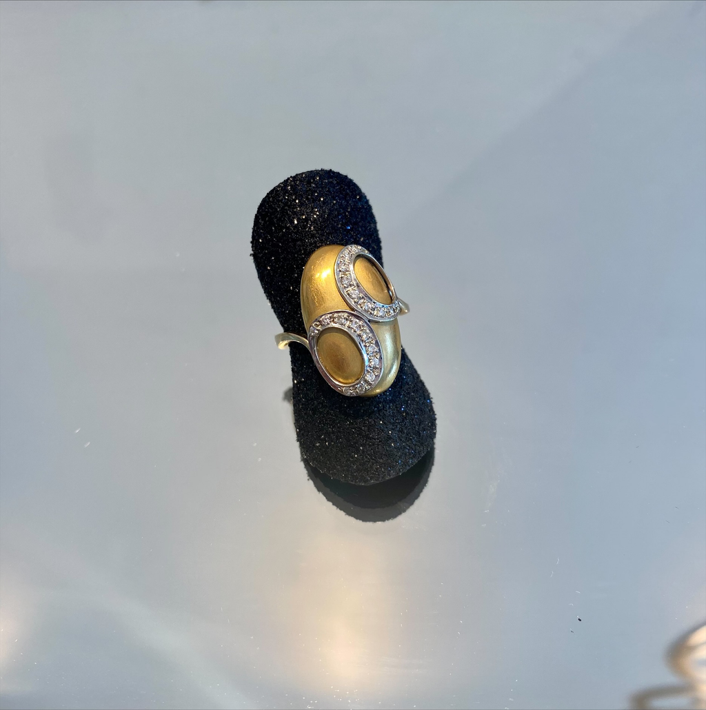 Anel em ouro baço e branco com diamantes Ourivesaria Carlos Alberto