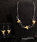Conjunto em ouro branco com flores em ouro amarelo e pérolas com diamantes Ourivesaria Carlos Alberto