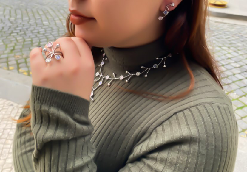 Conjunto em ouro branco com pedras e cor Ourivesaria Carlos Alberto