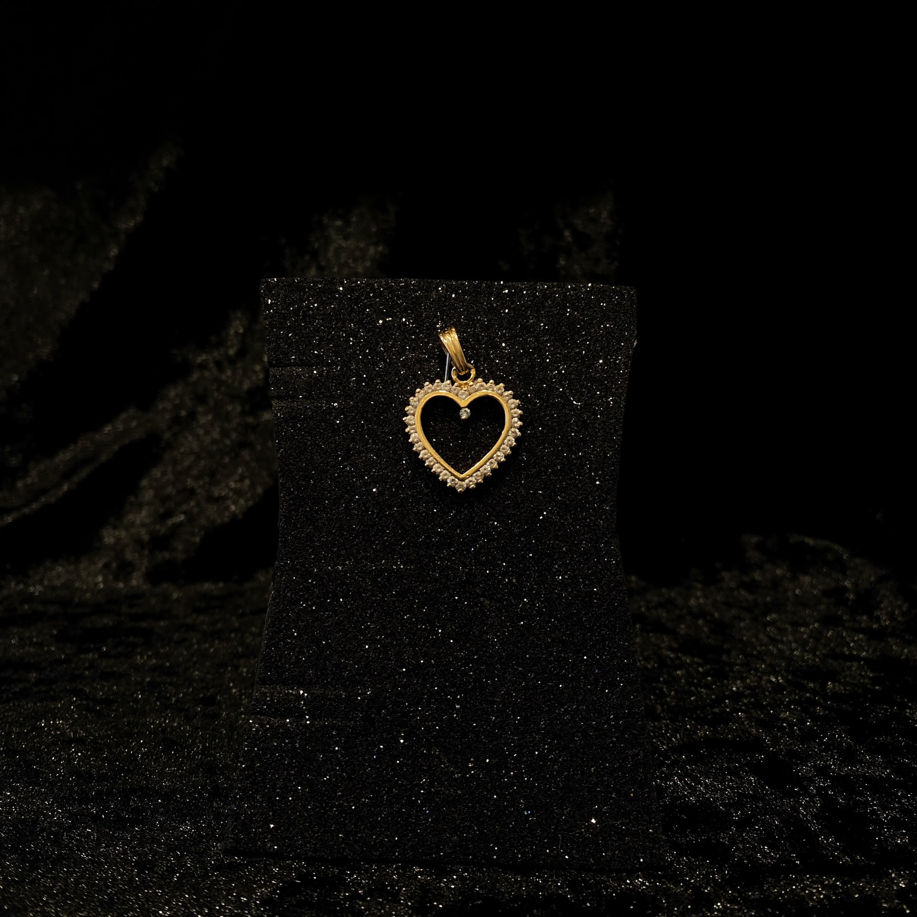 Medalha Coração com pedras brancas Ourivesaria Carlos Alberto