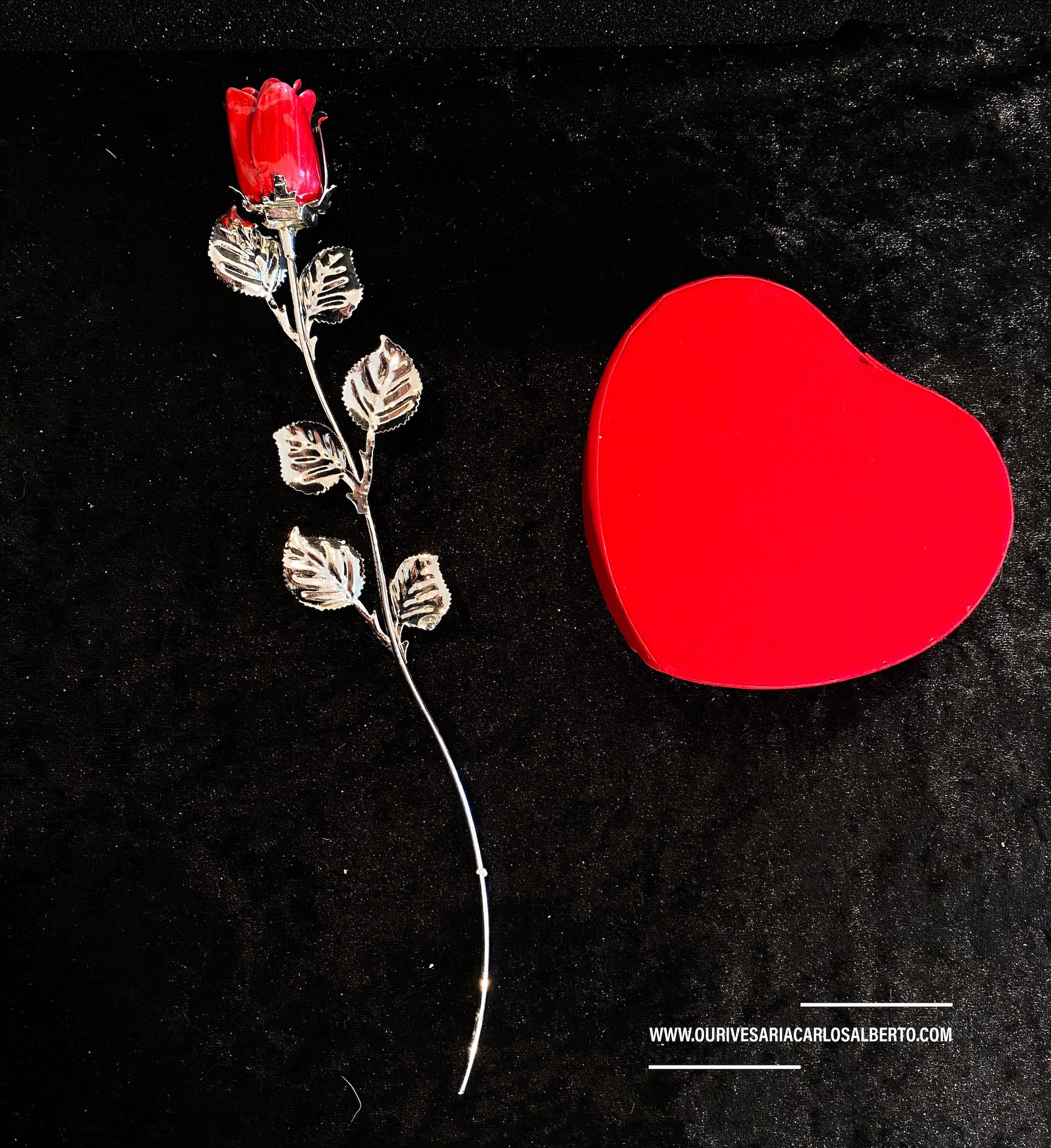 Rosa em bilaminado com banho de prata. Ourivesaria Carlos Alberto